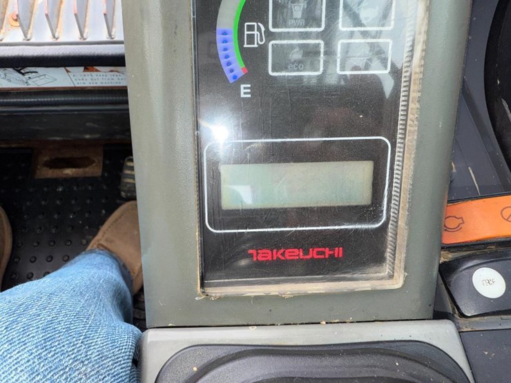2015-takeuchi-tl12-image-40