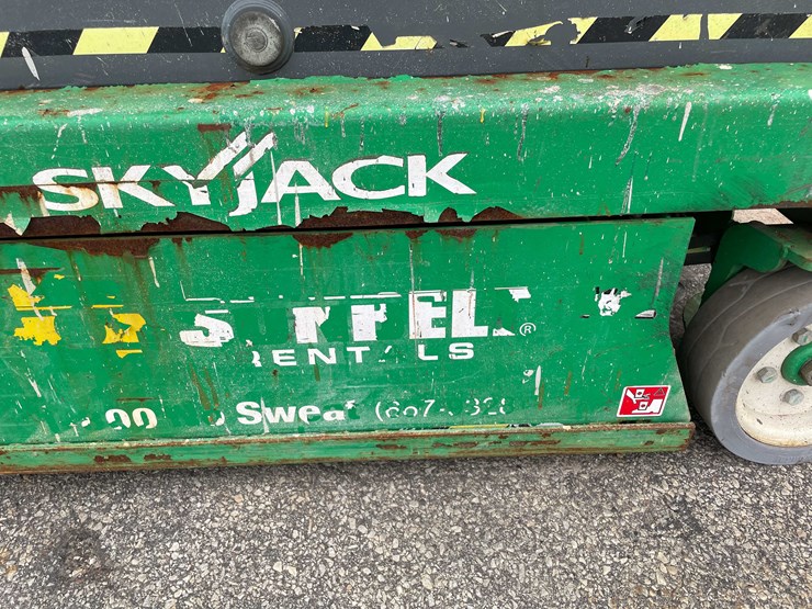 #1368-•-19'-scissor-lift-(o2)-image-25