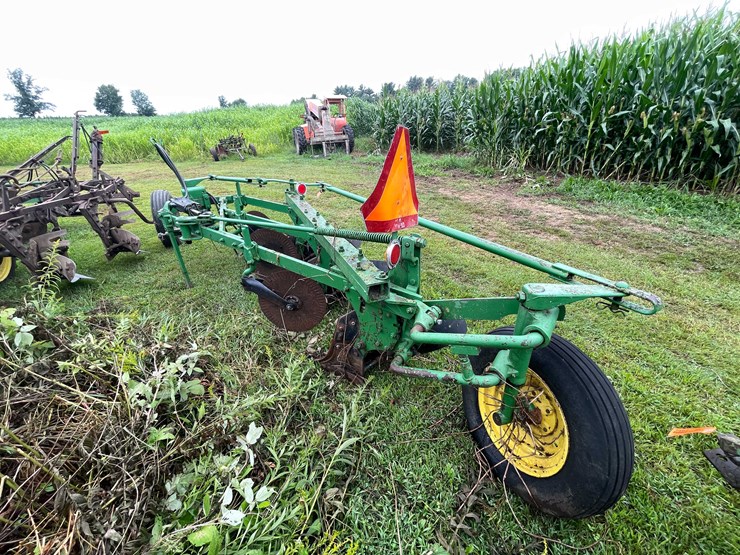 #7466-•-john-deere-moldboard-plow-image-4