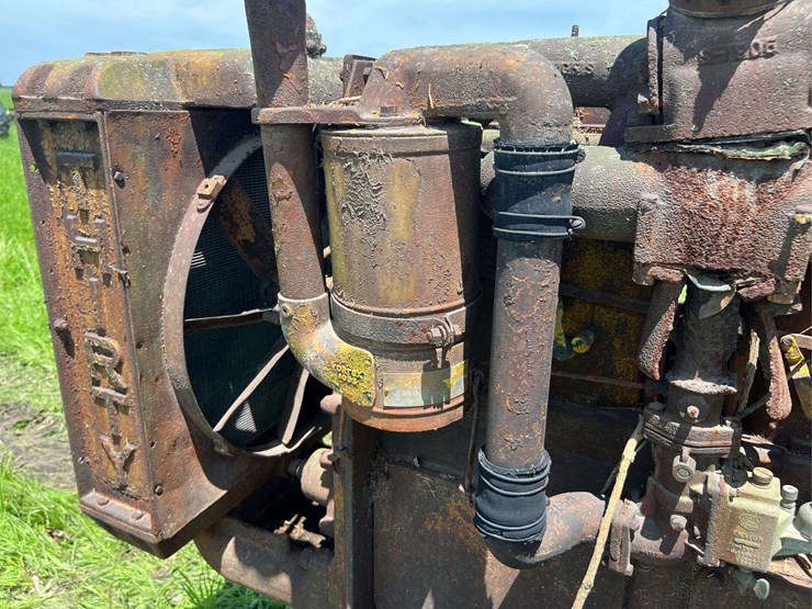 caterpillar-thirty-image-44