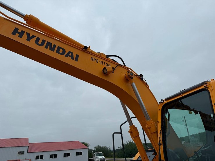 2013-hyundai-hx145-lcr-image-35