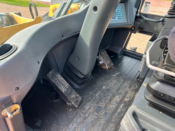 2014-deere-344k-image-47