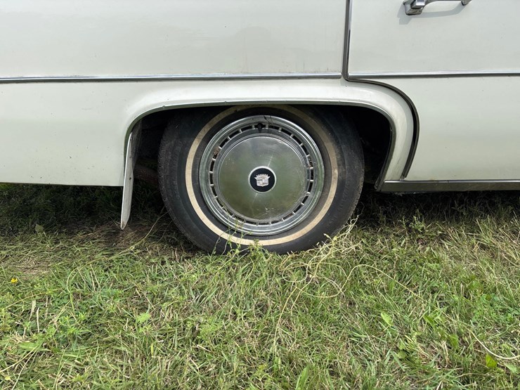 cadillac-deville-sedan-image-28