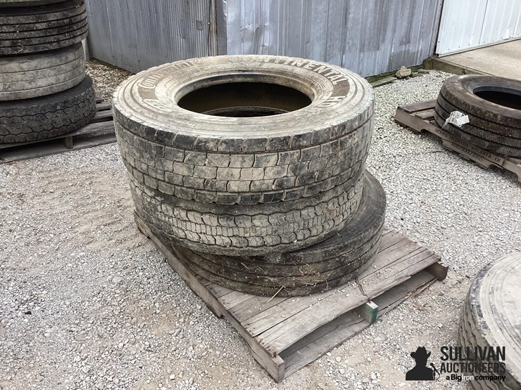 11r22.5-tires-image-1