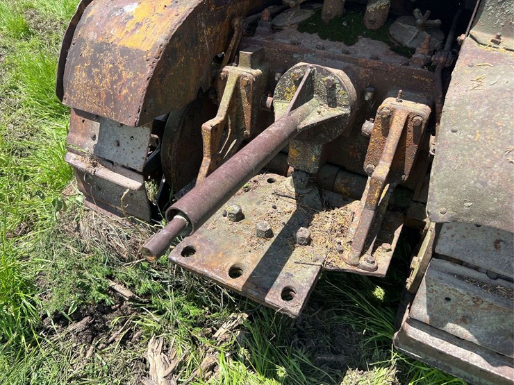 caterpillar-thirty-image-31
