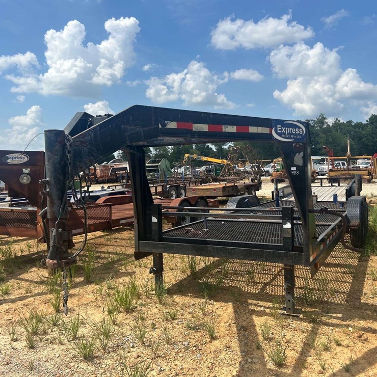 2013 C & M 7' x 20' T/A Gooseneck Trailer