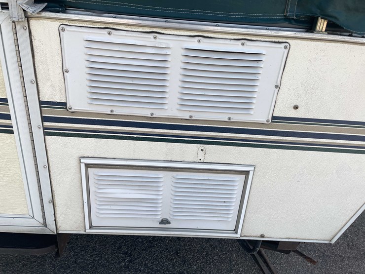 #1357-•-1999-camplite-pop-up-camper-(no-title)-(of)-image-9