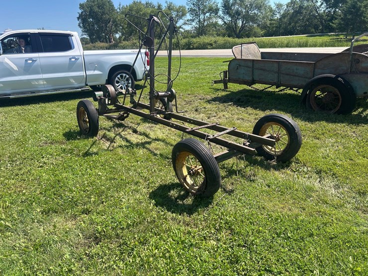 antique-john-deere-hoist-image-4