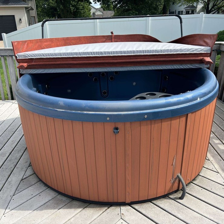 Hot tub