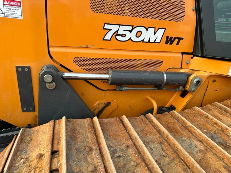 2020-case-750m-image-36
