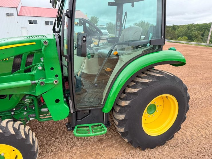 2020-john-deere-3033r-image-14