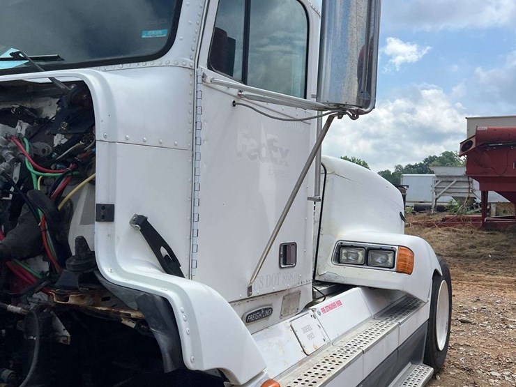 2000-freightliner-s/a-daycab-truck-*inop-image-11
