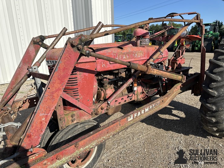 1940-farmall-h-2wd-tractor-w/hyd-loader-&-trip-bucket-image-11