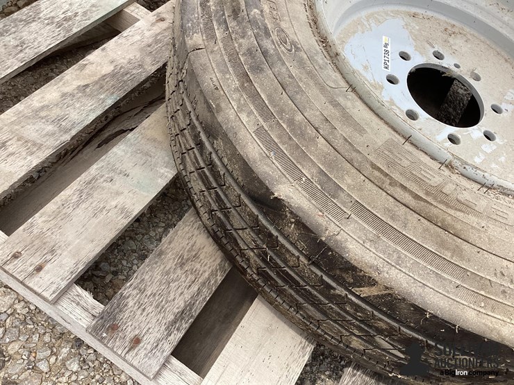 215/75r17.5-tire-&-rim-image-10