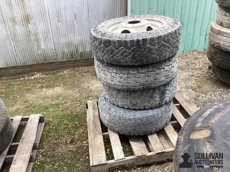 245/75r17-tires-&-rims-image-3