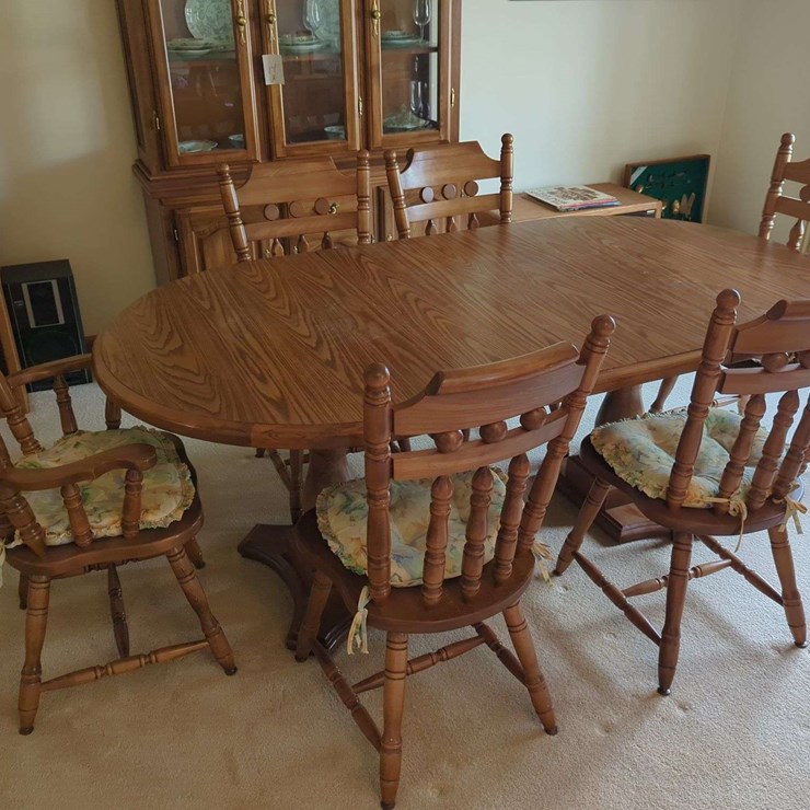 Dining Room table with (6) Chairs - 78" X 42" Top
