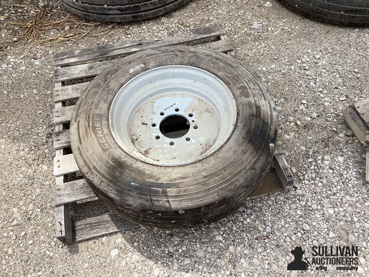 215/75r17.5-tire-&-rim-image-2