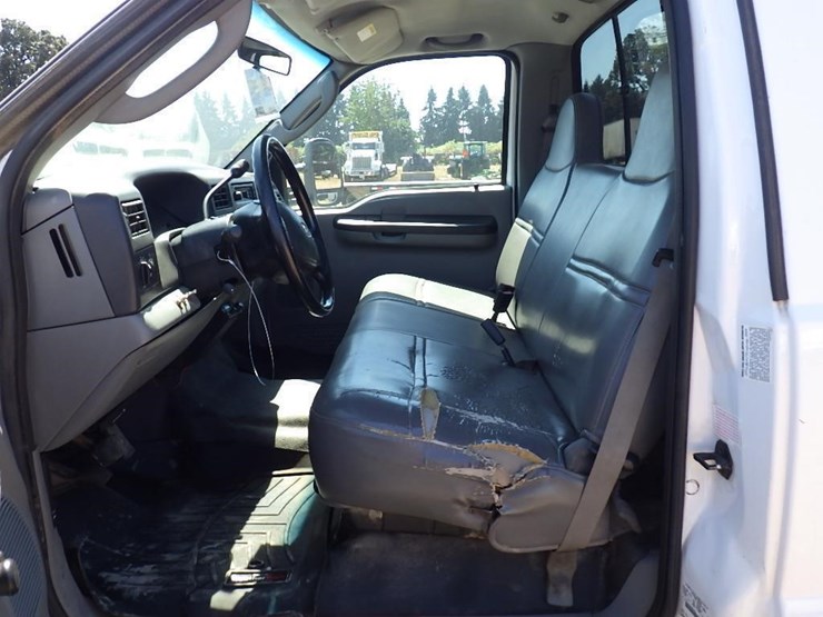 2004-ford-f550-image-12