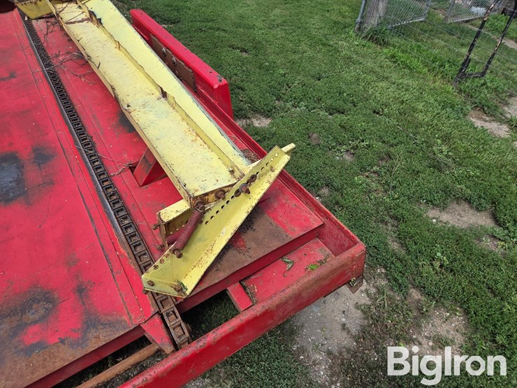 farmhand-1001-small-square-bale-accumulator-image-9