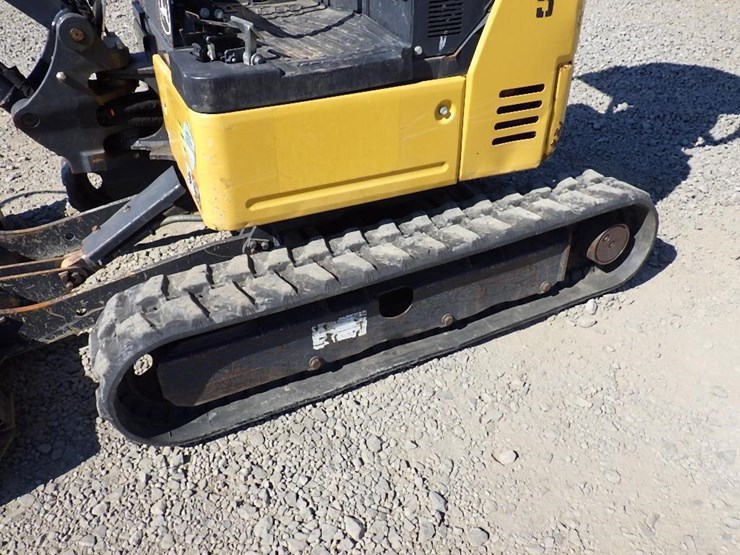 2019-deere-17g-image-34