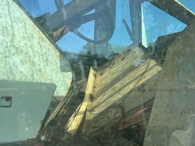 case-451-cab-tractor-w/-loader-*inop-image-25