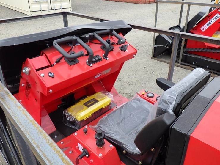 2025-agt-sda-140w-skid-steer-loader-image-12