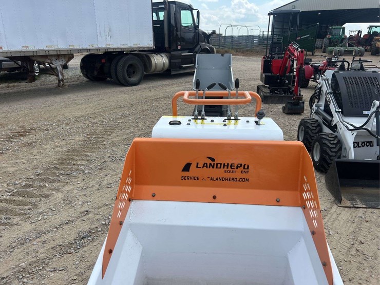 landherq-stand-on-track-loader-image-9