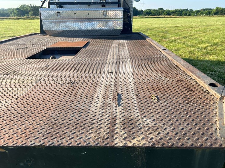 international-semi-with-flatbed-image-54