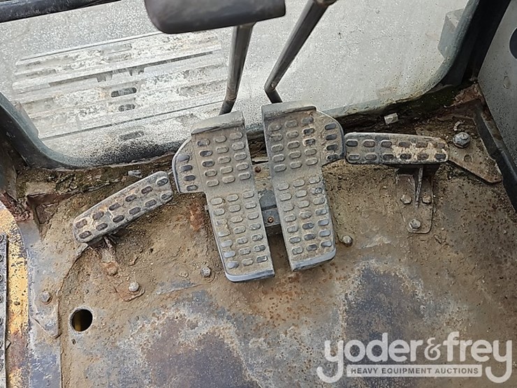 2011-deere-250g-lc-image-70