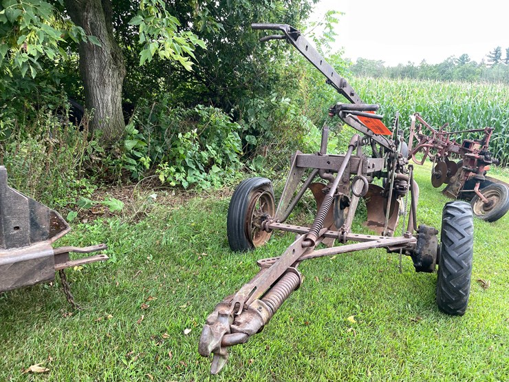 #7469-•-john-deere-plow-image-2