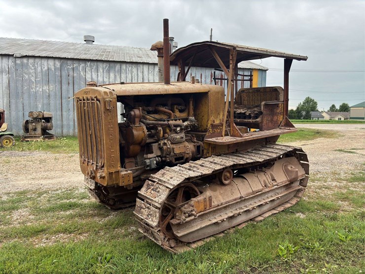 caterpillar-forty-diesel-crawler-image-1