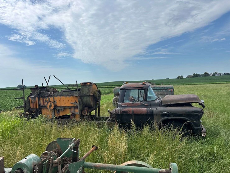 chevy-400-truck-with-minneapolis-moline-corn-sheller-image-4