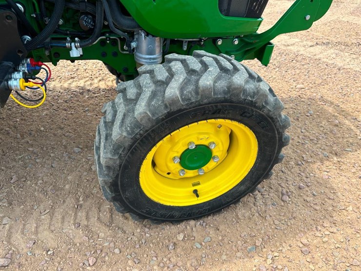 2018-john-deere-3033r-image-11
