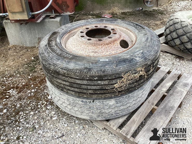 285/75r24.5-tires-&-rims-image-2