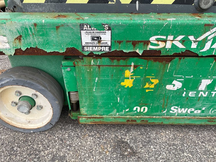 #1368-•-19'-scissor-lift-(o2)-image-24