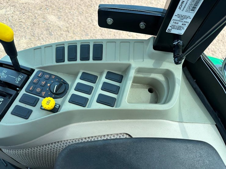 2018-john-deere-3033r-image-41