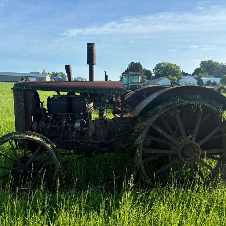 Huber 4 Cylinder Tractor