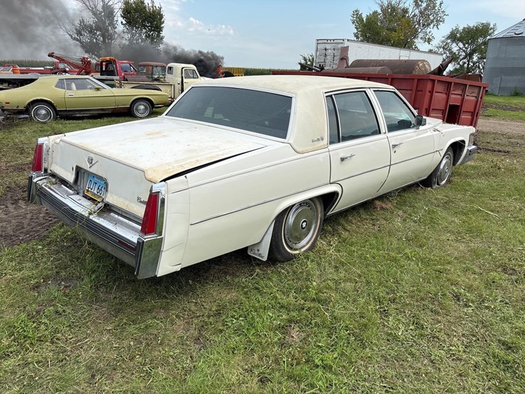 cadillac-deville-sedan-image-10