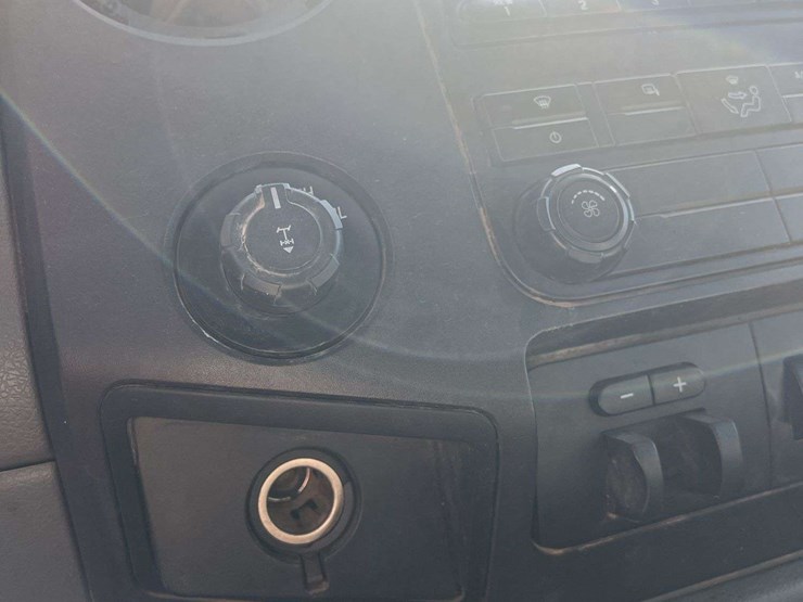2012-ford-f250-xl-image-40