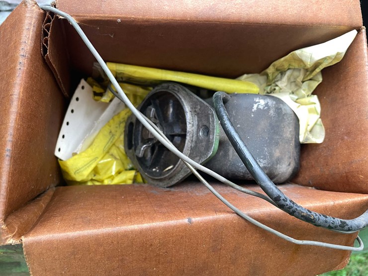 #6674-•-john-deere-parts-tractor-image-24