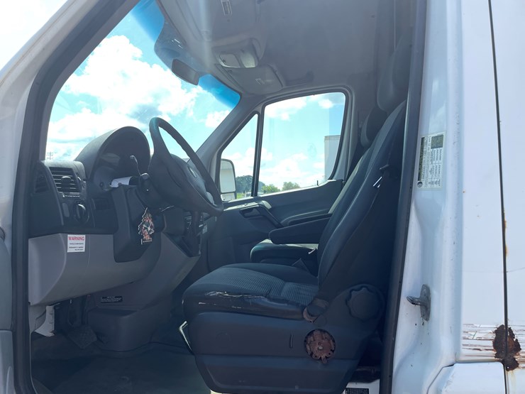 #6276-•-2010-freightliner-diesel-sprinter-van-(has-wi-title)-image-24