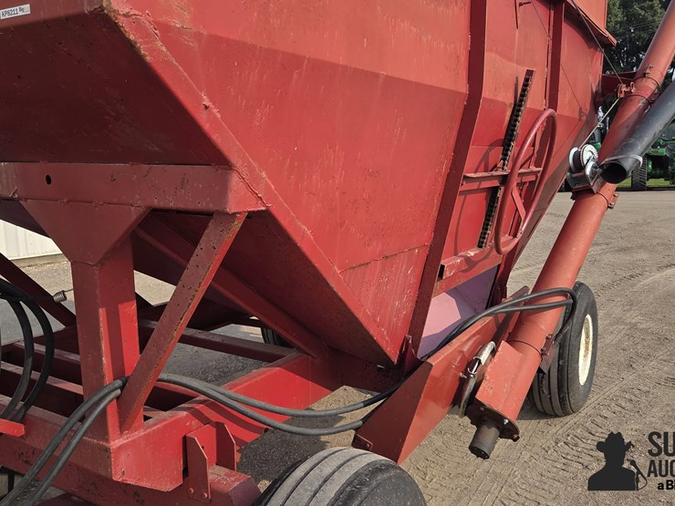 grain-cart-w/hydraulic-auger-image-10