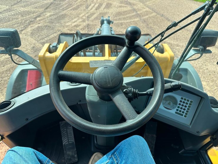 2014-deere-344k-image-48