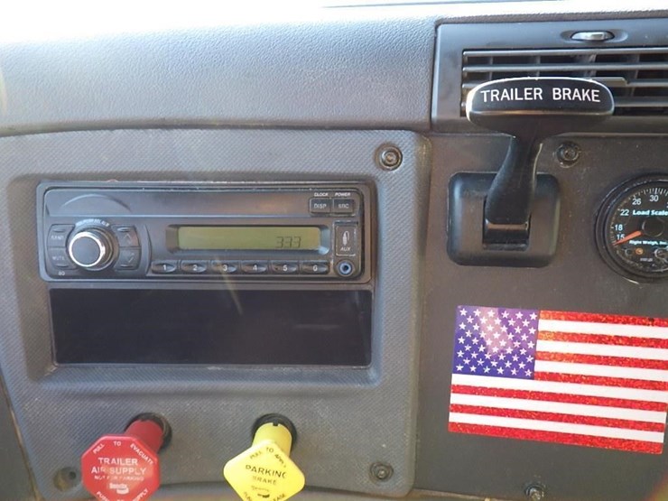 2016-freightliner-cascadia-113-image-25