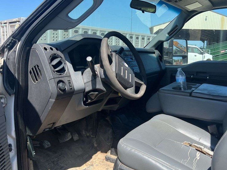 ford-f350-xl-image-30