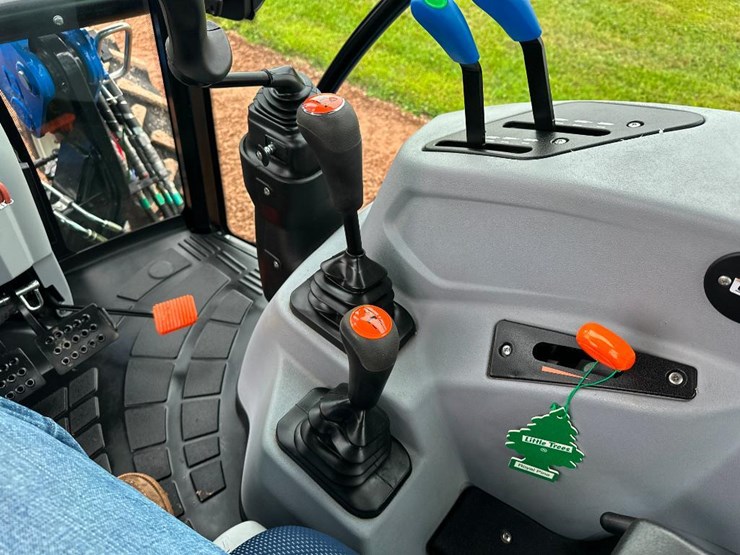 2022-new-holland-workmaster-55-image-55
