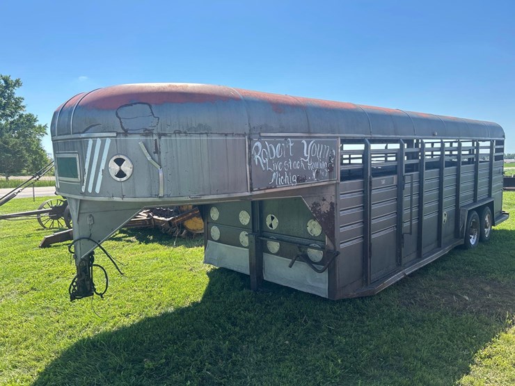 kiefer-built-livestock-trailer-image-1
