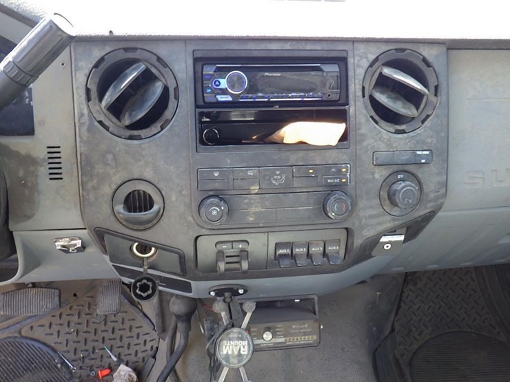 2013-ford-f550-image-30