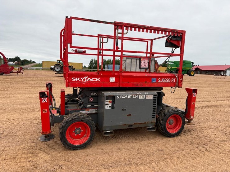 2020-skyjack-sj6826rt-image-4