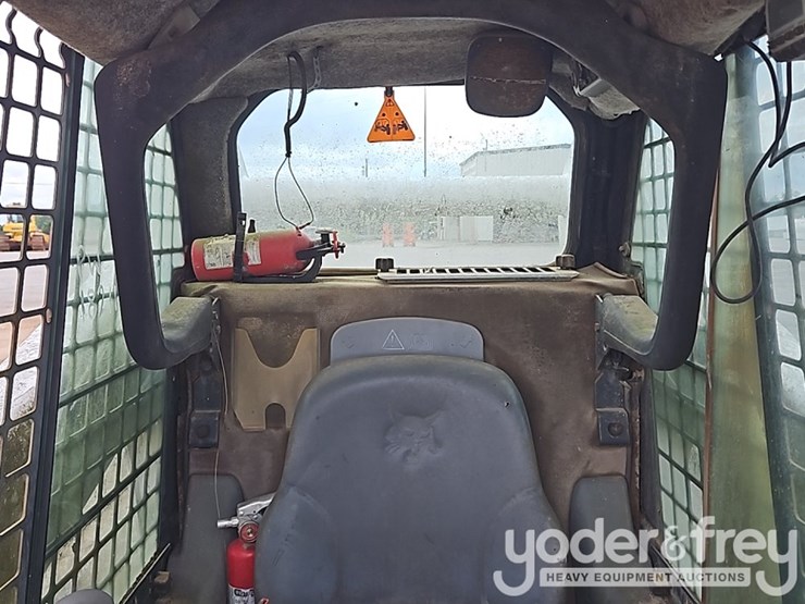 2007-bobcat-t300-image-37